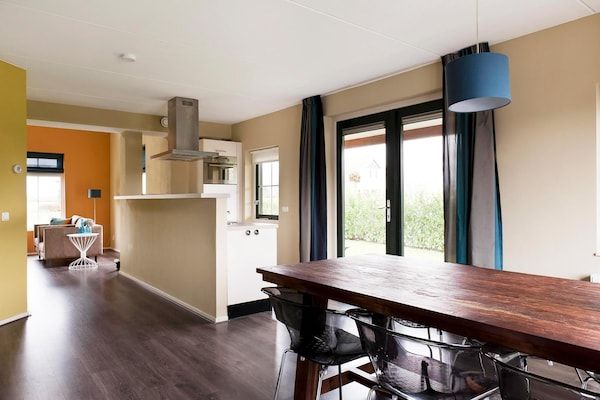 Eetkamer - Vrijstaande woning in Vlagtwedde met sauna in Vlagtwedde (3)