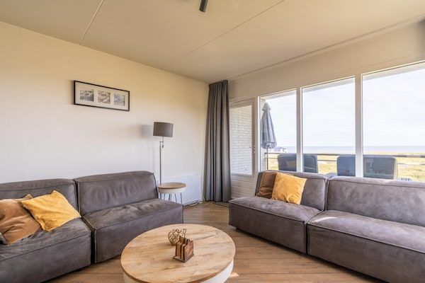 Woonkamer - 2 Persoons appartement met zeezicht in De Koog (3)
