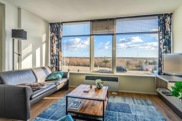 Woonkamer - 2 Persoons appartement met eilandzicht in De Koog (3)