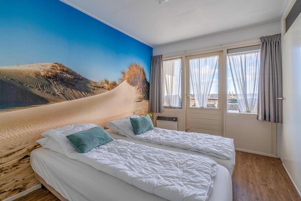 Slaapkamer - 2 Persoons appartement met eilandzicht in De Koog (5)