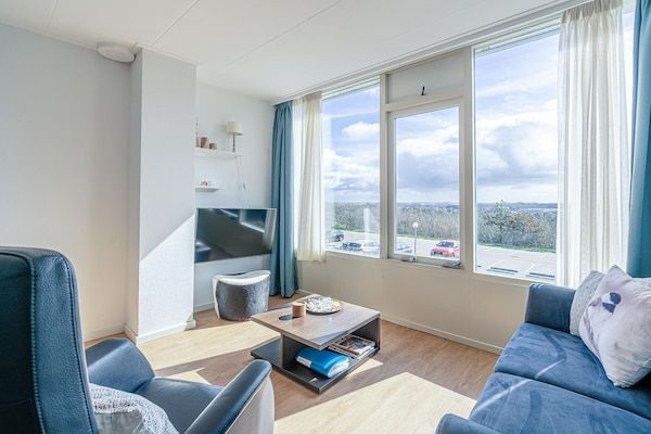 Woonkamer - 2 Persoons appartement met eilandzicht in De Koog (3)
