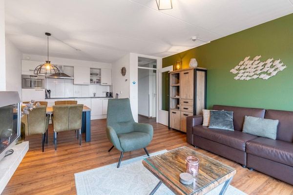 Woonkamer - 2 Persoons appartement met zeezicht in De Koog (3)