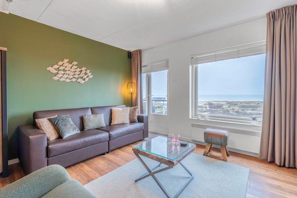 Woonkamer - 2 Persoons appartement met zeezicht in De Koog (5)