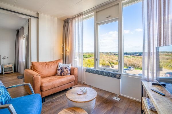 Woonkamer - 2 Persoons appartement met eilandzicht in De Koog (3)