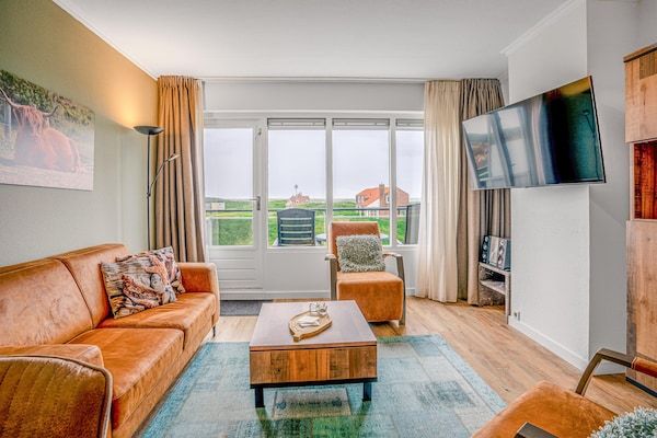 Woonkamer - 2 Persoons appartement met eiland-zeezicht en sauna in De Koog (4)