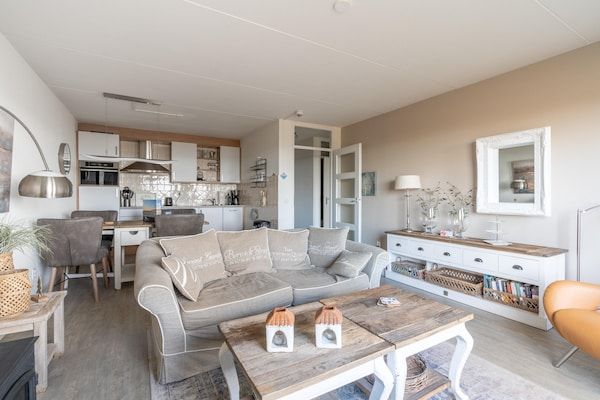 Woonkamer - 2 Persoons appartement met zeezicht in De Koog (3)