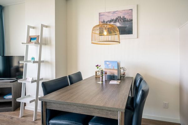 Woonkamer - 2 Persoons appartement met eilandzicht in De Koog (2)