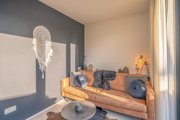 Woonkamer - Sfeervolle 2-persoons vakantiewoning aan de Brink in De Koog in De Koog (3)