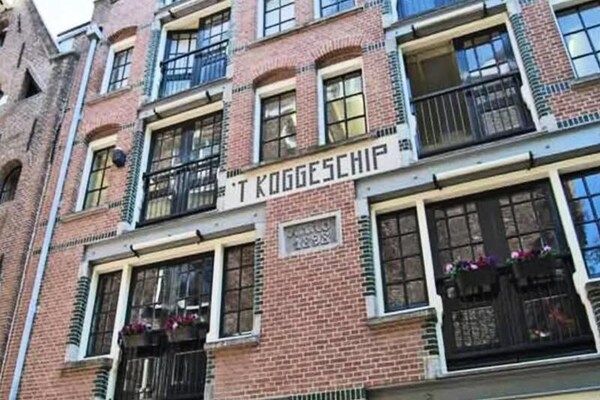Untagged - Huis in Amsterdam vlakbij het Centraal Station in Amsterdam (2)