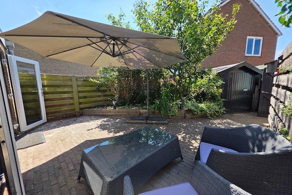 Terras - Sfeervol en knus ingericht 2- persoons studio appartement in De Koog (1)