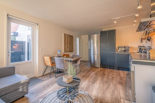 Keuken - Sfeervolle 2-persoons vakantiewoning in De Koog (4)
