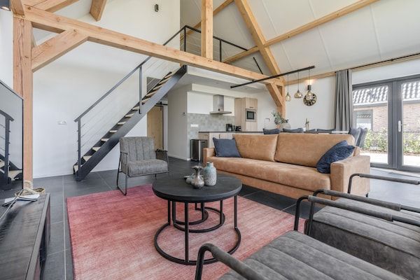 Woonkamer - Recreatieboerderij met rieten dak voor 6 personen in Baarle-nassau (2)