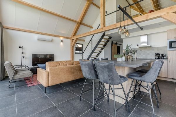 Eetkamer - Recreatieboerderij met rieten dak voor 6 personen in Baarle-nassau (5)