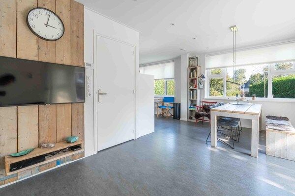 Woonkamer - Ruime 6- persoons vakantiehuis dichtbij De Koog in De Koog (5)