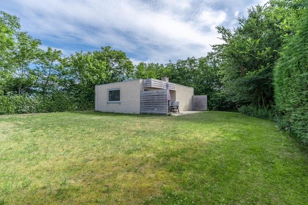 Tuin - Sfeervolle vrijstaande bungalow voor 4 personen in De Koog (1)