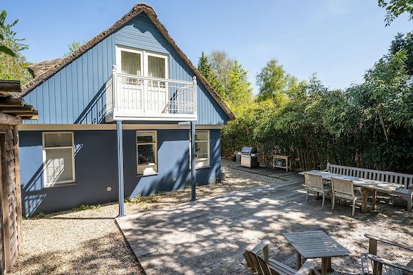 Buitenkant - Heerlijke 4 persoons villa met privé zwembad in De Koog (3)