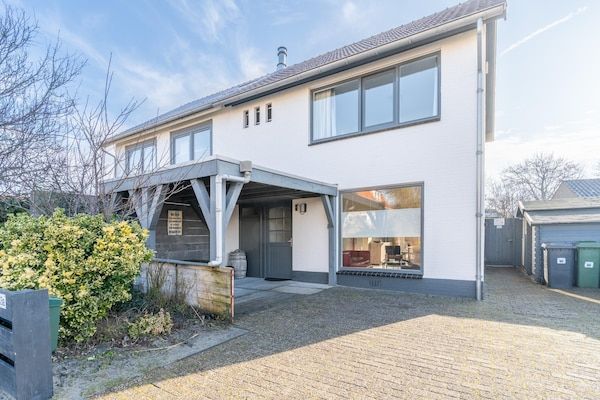 Buitenkant - Moderne en sfeervolle 5-persoons vakantiewoning in De Koog (1)