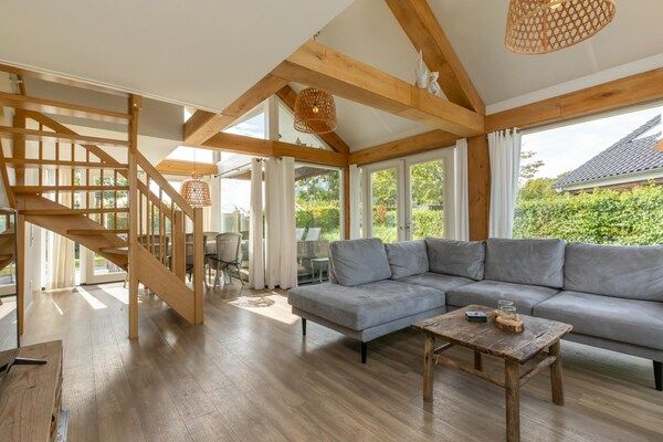Woonkamer - Geniet van luxe en comfort in Kavel 10 in Renesse (2)
