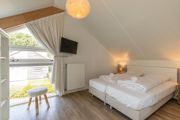 Slaapkamer - Geniet van luxe en comfort in Kavel 10 in Renesse (3)