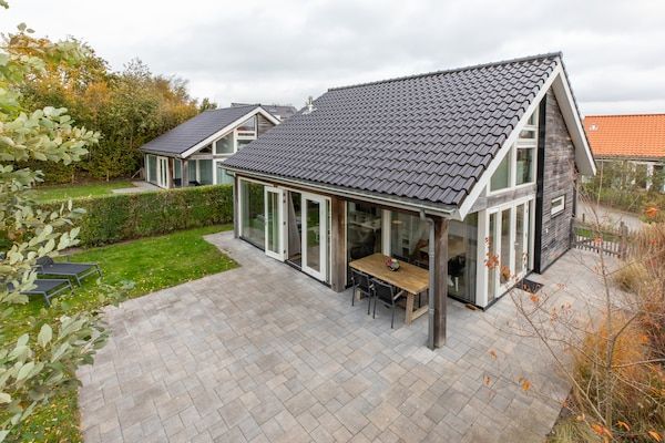 Buitenkant - Luxe villa in Zeeland vlakbij het strand in Renesse (1)