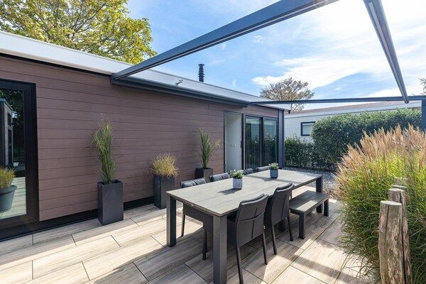 Terras - Modern chalet vlakbij het strand in Renesse in Renesse (4)