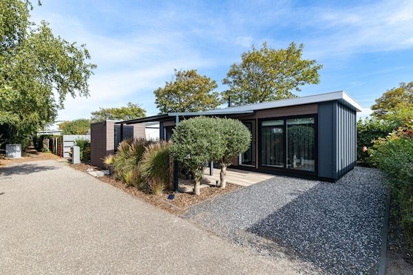 Buitenkant - Modern chalet vlakbij het strand in Renesse in Renesse (1)