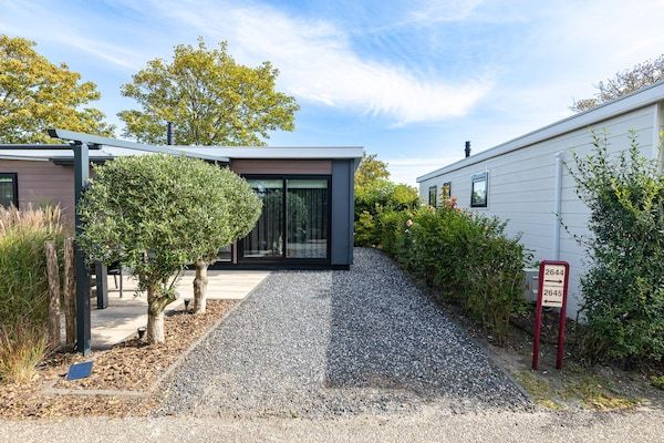 Buitenkant - Modern chalet vlakbij het strand in Renesse in Renesse (5)