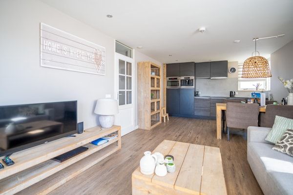 Woonkamer - 2 persoons eilandzicht appartement met sauna in De Koog (2)