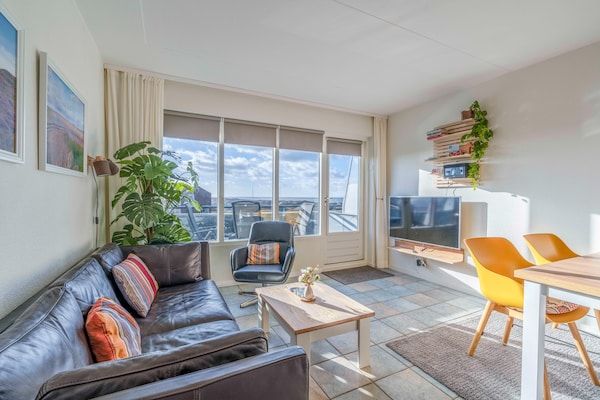 Woonkamer - 4 Persoons appartement met zeezicht in De Koog (4)