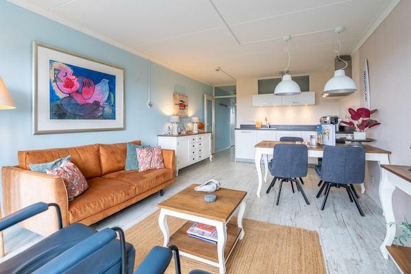 Woonkamer - 4 Persoons appartement met zeezicht in De Koog (5)