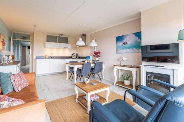 Woonkamer - 4 Persoons appartement met zeezicht in De Koog (4)