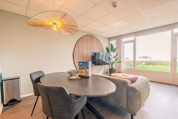 Eetkamer - 2 persoons zeezicht appartement met sauna in De Koog (5)