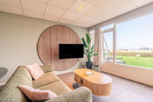 Woonkamer - 2 persoons zeezicht appartement met sauna in De Koog (3)