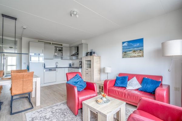 Woonkamer - 4 Persoons appartement met zeezicht in De Koog (4)