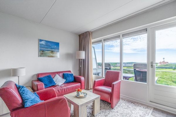 Woonkamer - 4 Persoons appartement met zeezicht in De Koog (5)