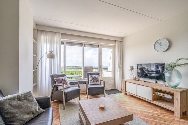 Woonkamer - 2 Persoons appartement met sauna in De Koog (3)