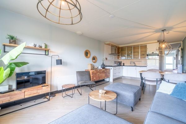 Woonkamer - 2 persoons eiland-zeezicht appartement met sauna in De Koog (4)