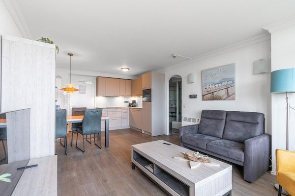 Woonkamer - 2 persoons zeezicht appartement met stoomcabine in De Koog (2)