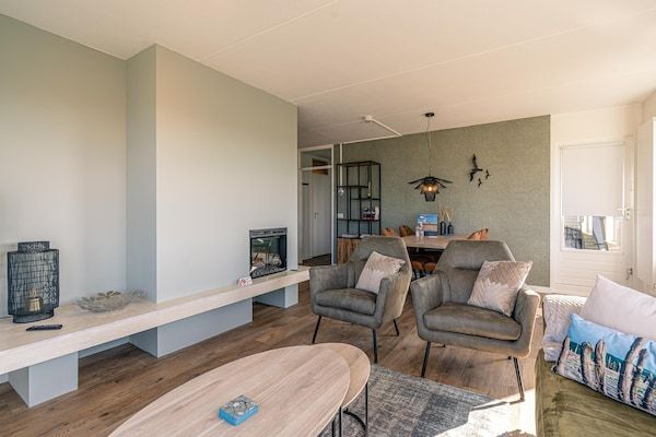 Woonkamer - 4 Persoons appartement met zeezicht in De Koog (4)