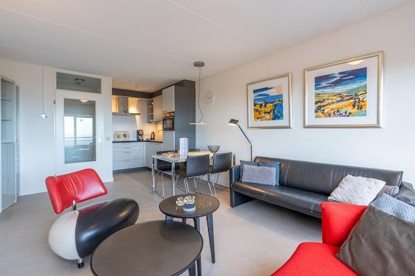 Woonkamer - 4 Persoons appartement met zeezicht in De Koog (4)