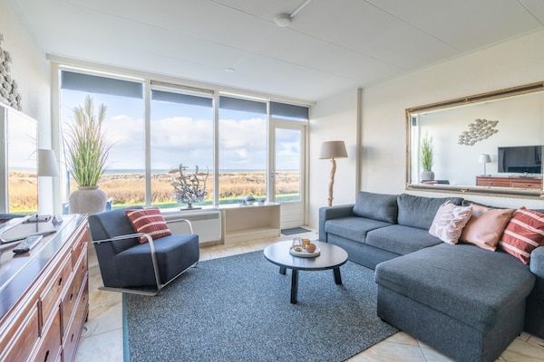 Woonkamer - 2 persoons zeezicht appartement in De Koog (3)