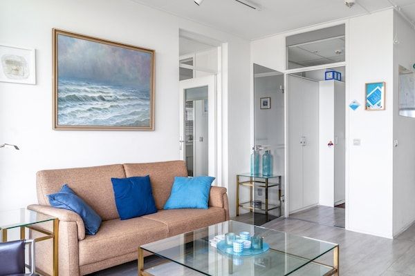 Woonkamer - 2 Persoons appartement met zeezicht in De Koog (4)