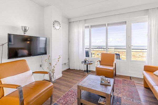 Woonkamer - 4 Persoons appartement met zeezicht in De Koog (3)