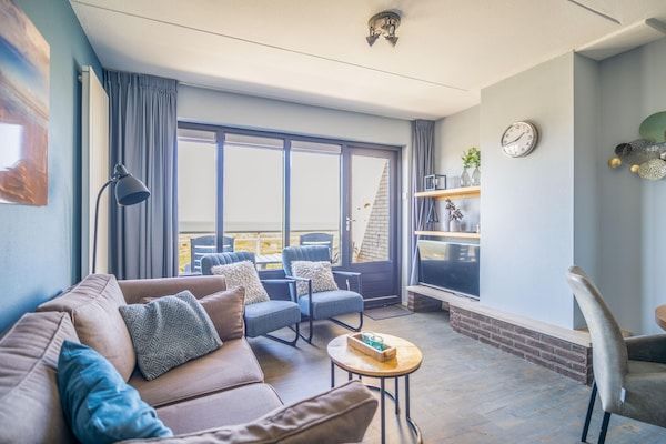 Woonkamer - 4 Persoons appartement met zeezicht in De Koog (3)