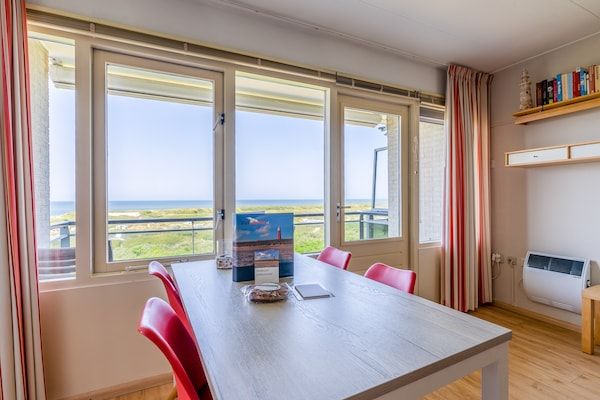 Eetkamer - 2 persoons zeezicht appartement in De Koog (5)