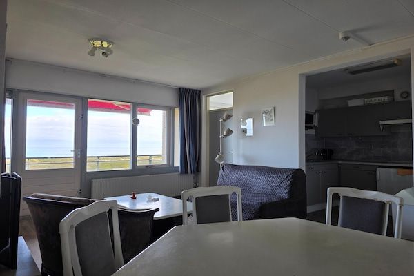 Woonkamer - 2 Persoons appartement met zeezicht in De Koog (4)
