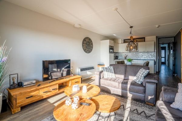 Woonkamer - 4 Persoons appartement met eiland-zeezicht in De Koog (4)