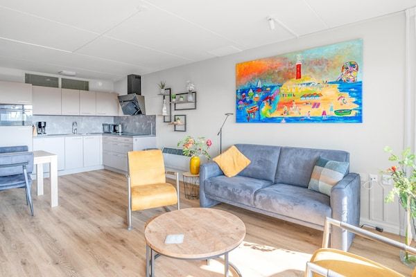 Woonkamer - 4 Persoons appartement met eiland-zeezicht in De Koog (3)