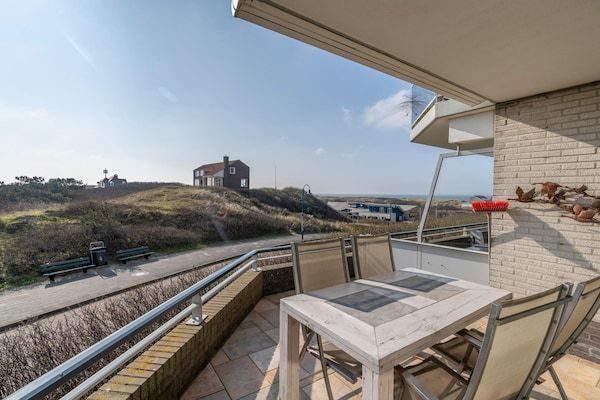 Uitzicht - 4 persoons hoekappartement met prachtig uitzicht in De Koog (2)