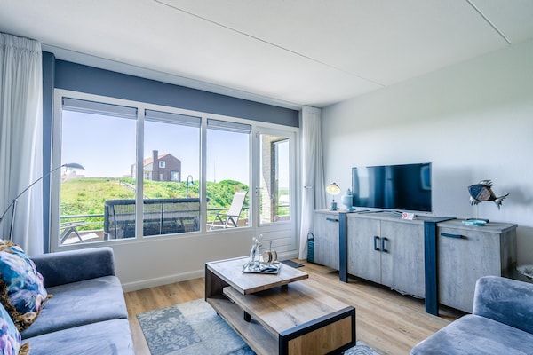 Woonkamer - 4 Persoons appartement met zeezicht in De Koog (2)